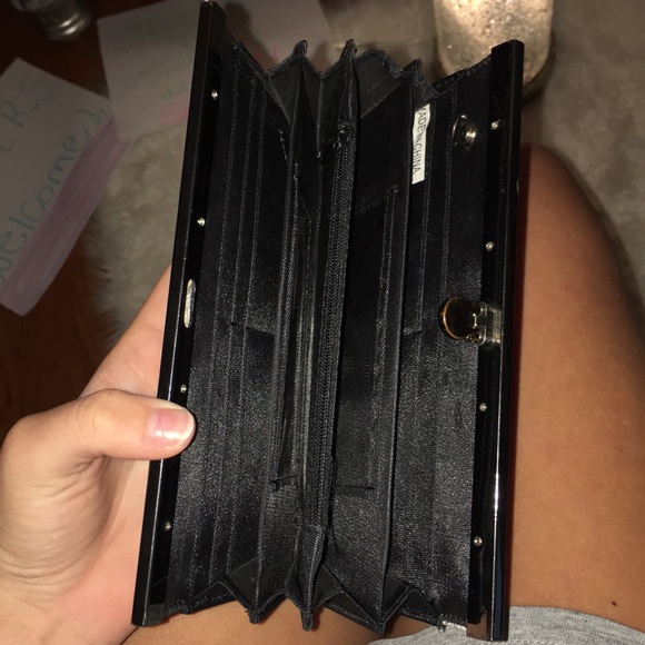 MAGNETIC GLITTER CLUTCH - Picture 3 of 3